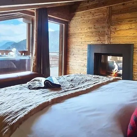 Penthouse Presents A Luxury Four-bedroom Ski Apartment *